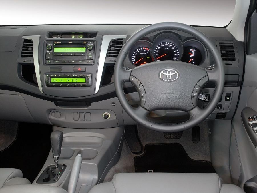  Toyota Hilux Legend 40 Double Cab 2010 года  (фото 3 из 8)